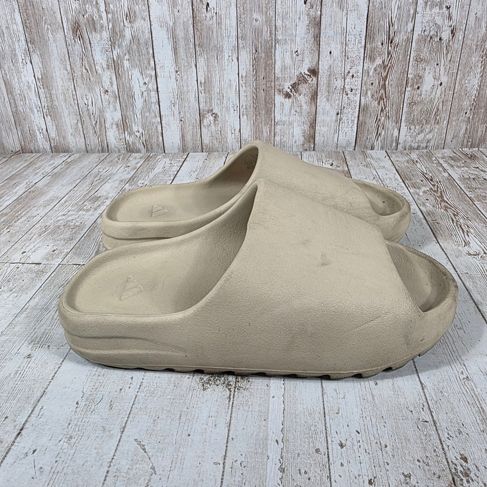 Adidas Yeezy Slide Bone Mens Size 9 US GZ5554 Sandal Streetwear Tan Minimalist